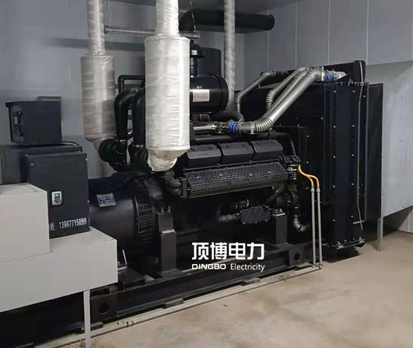 上柴發(fā)電機(jī)因缺水過熱時(shí)不可立即注入冷卻液！